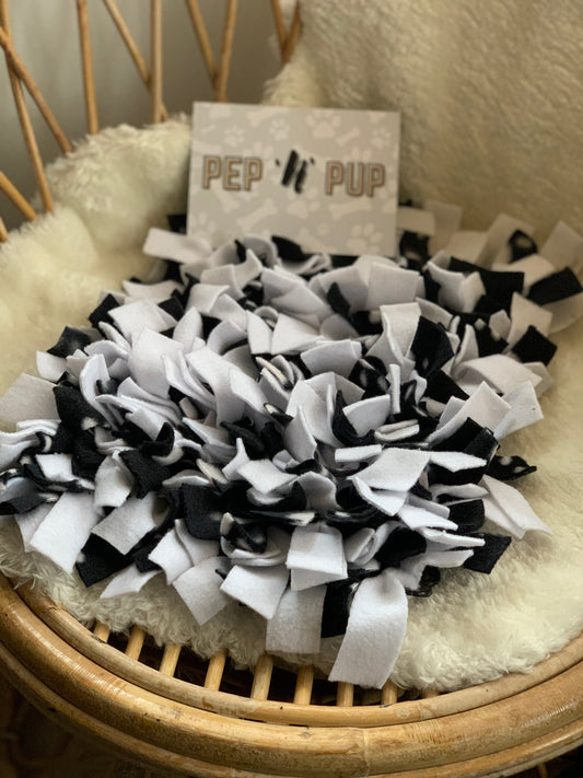 Black & White Pet Snuffle Mat